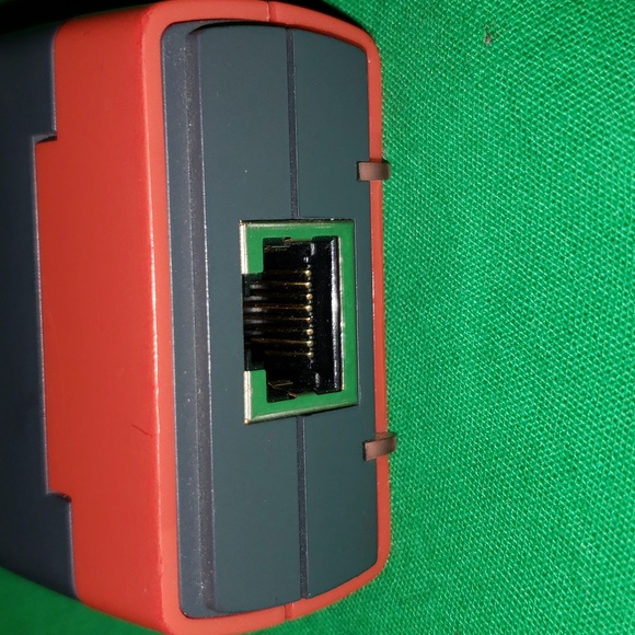 Linksys EtherFast 10/100 USB Network Adapter - Picture 3 of 4